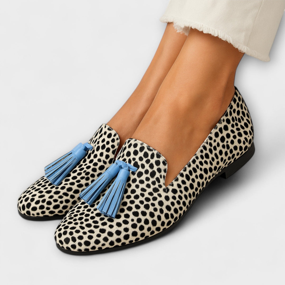 Míra - Zapatilla decorada con cuentas