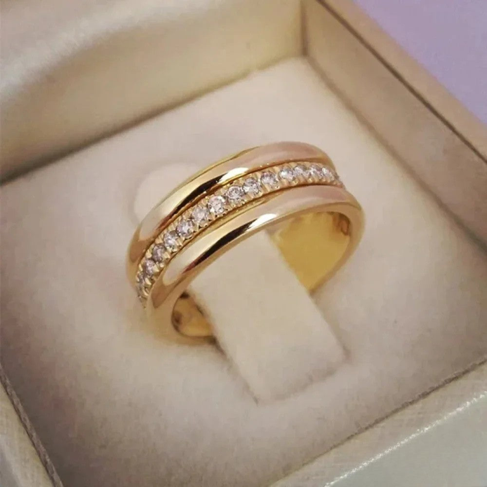 Elegante anillo doble con decoración de circonitas