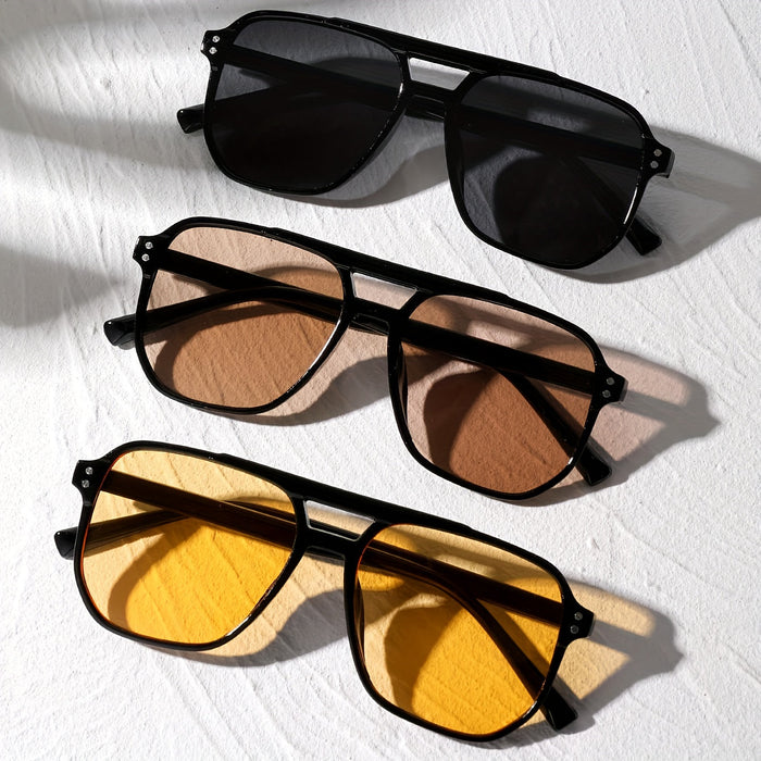Gafas cuadradas con remaches