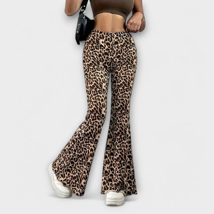 Pantalones con corte tipo bota y estampado de leopardo