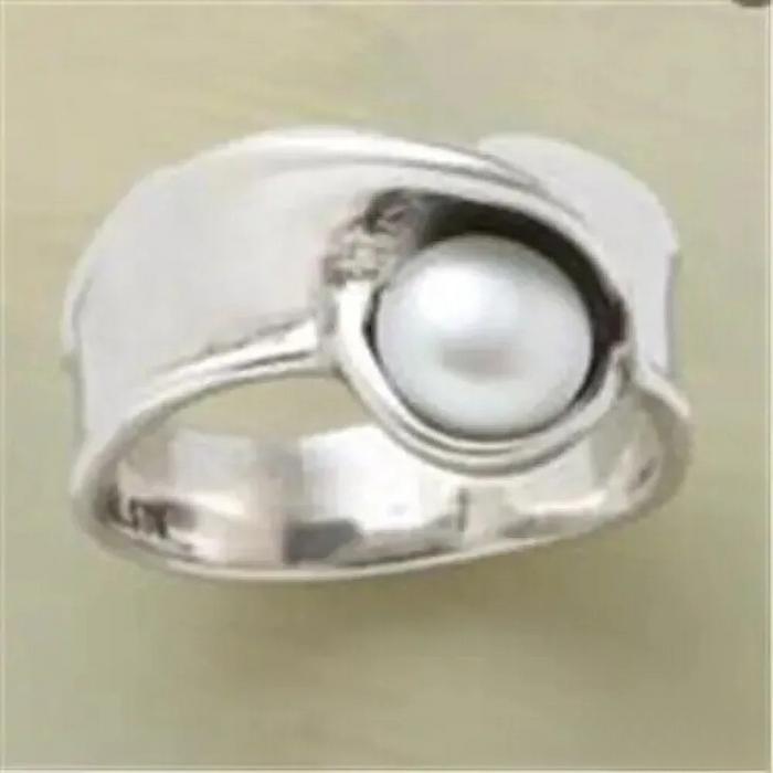 Anillo retro con perlas insertadas