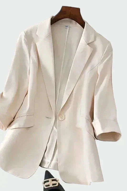 Adriana - Una chaqueta de corte moderno