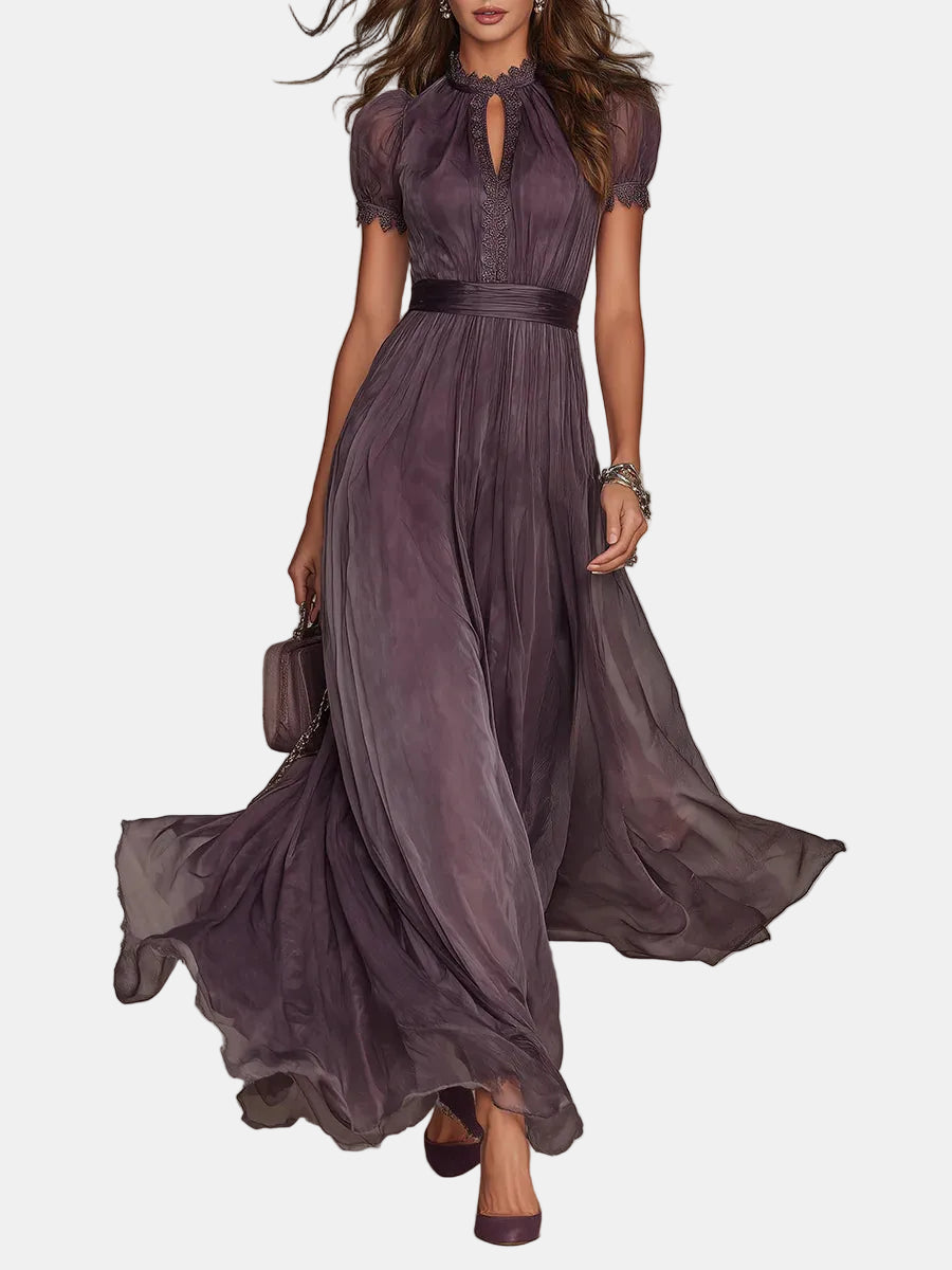 Flavia – Vestido largo morado con abertura y ribete de encaje
