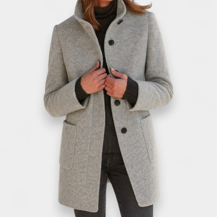 Nela - Abrigo elegante con cuello alto
