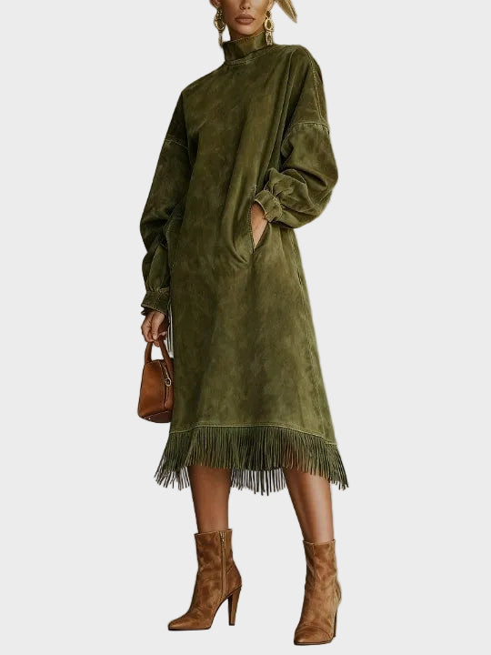 Vestido de ante con cuello alto y flecos