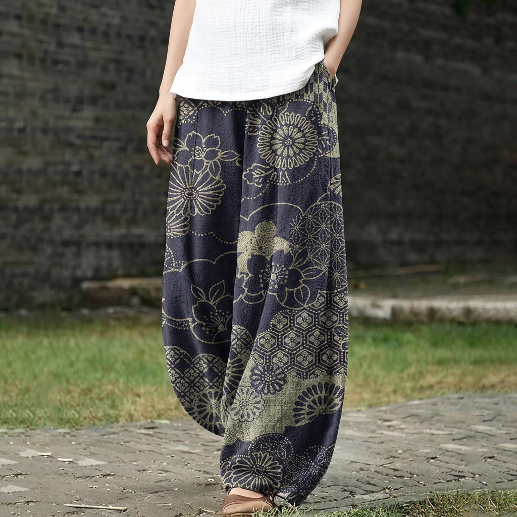 Lucienne – Pantalón ancho azul marino con flores de crisantemo