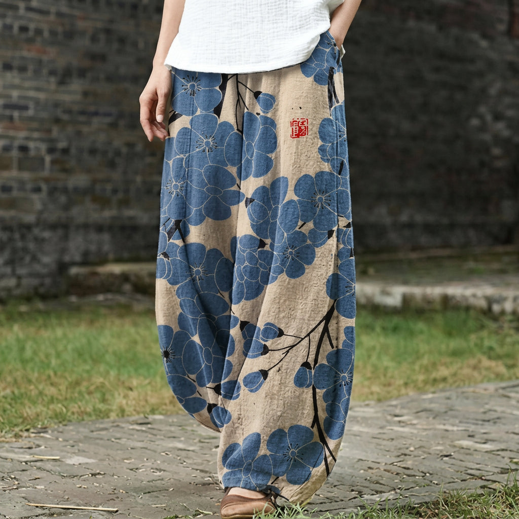 Geneviève – Pantalón ancho beige con estampado azul