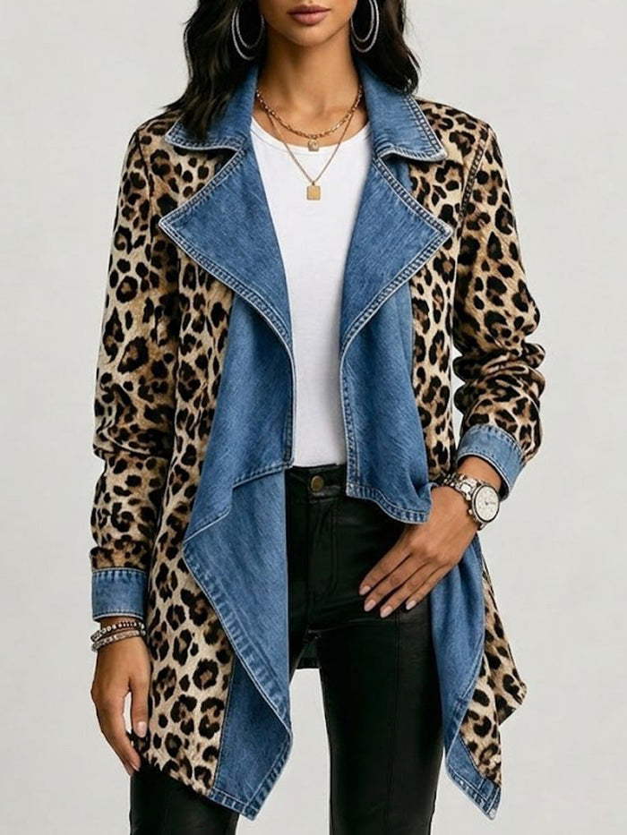 Victoria | Chaqueta con estampado de leopardo y panel de mezclilla desgastado de longitud media